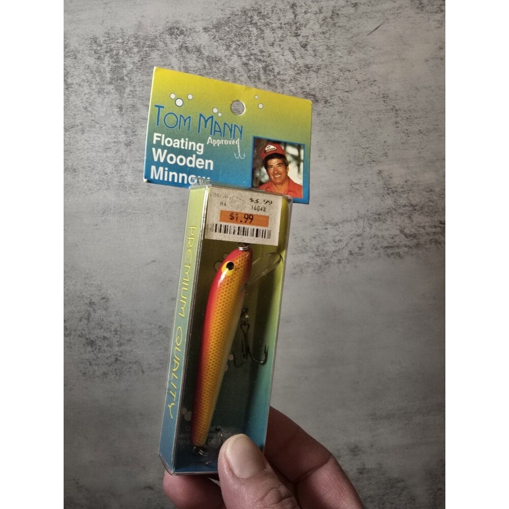 RARE VINTAGE TOM MANN "FLOATING WOODEN MINNOW" 4" NEW IN ORIGINAL PACKAGE - Picture 3 of 3